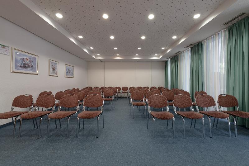 Hotel Neustaedter Hof Шварценберг Экстерьер фото